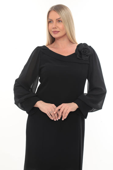 Şifon Kol Detaylı Çiçek Aksesuarlı Elbise