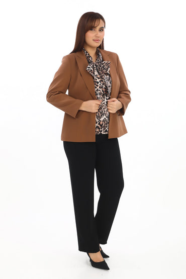 Kahverengi Ceket & Leopar Bluz & Siyah Pantolon Takım