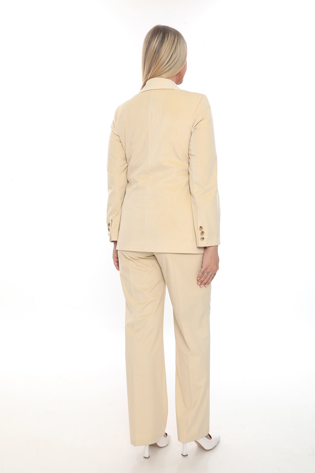 Kadın Klasik Ceket Pantolon Kadife Takım – 42-48 Beden (Bej & Siyah)