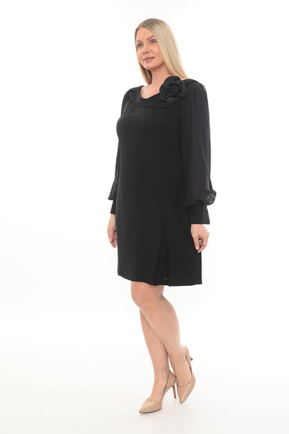 Şifon Kol Detaylı Çiçek Aksesuarlı Elbise