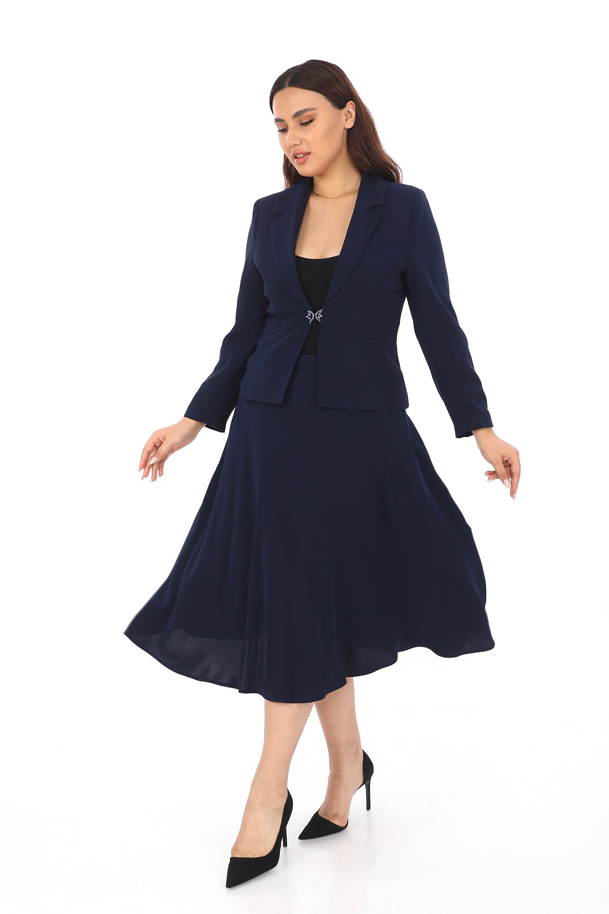 Önden Agraflı Hakim Yaka Ceket ve Uzun Kloş Etek