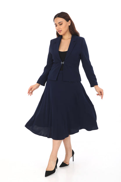 Önden Agraflı Hakim Yaka Ceket ve Uzun Kloş Etek